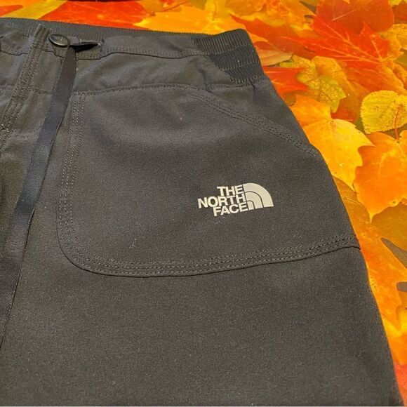 The North Face Black Capris, Size XS. (PT06) - Picture 3 of 5